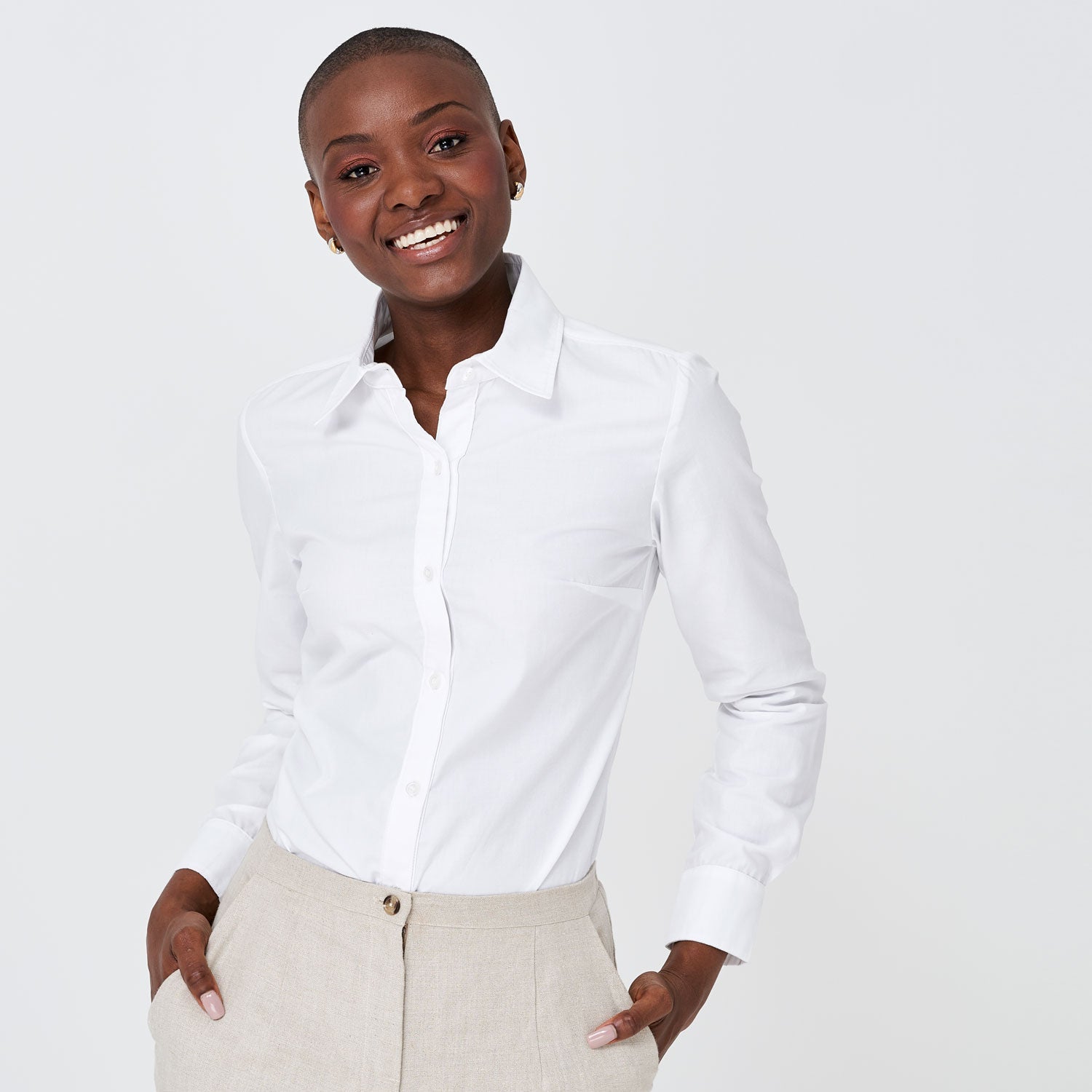 Vêtements classiques et intemporels pour femmes en coton biologique faits au Québec dans des conditions éthiques