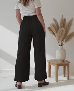 Pantalon à jambe large taille élastique en lin noir fait au Québec