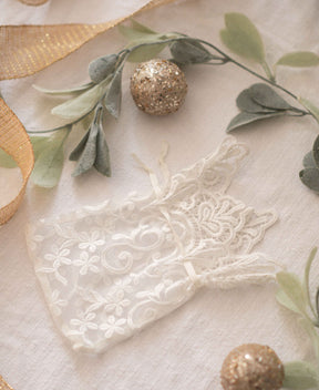 La petite pochette en dentelle recyclée