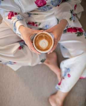 Pantalon pyjama et peignoir fleuri en satin de bouteilles de plastique recyclées fait au Québec