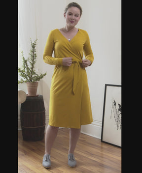 Robe portefeuille ajustable fabriquée au Québec en coton bio jaune