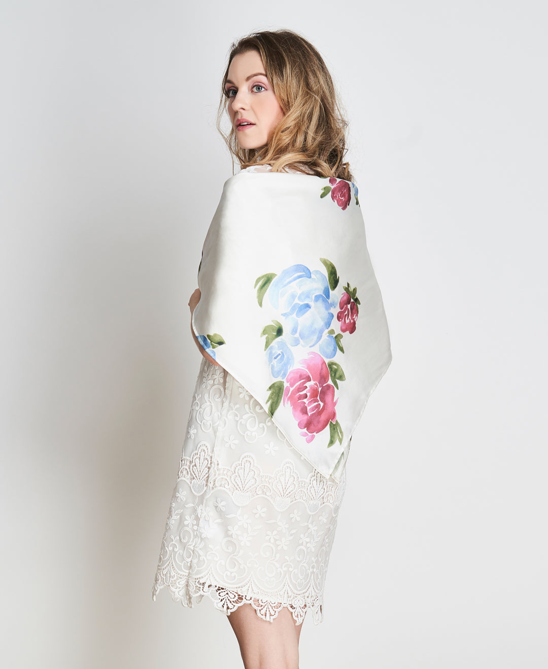 Avec défaut - La robe de dentelle en bouteilles recyclées *JUPON MANQUANT