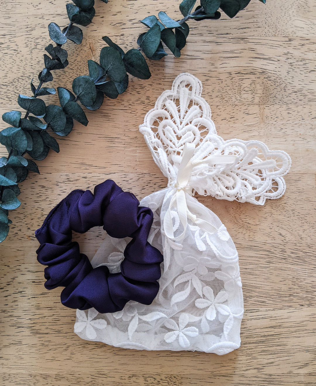 Petite pochette de dentelle blanche fait au Québec