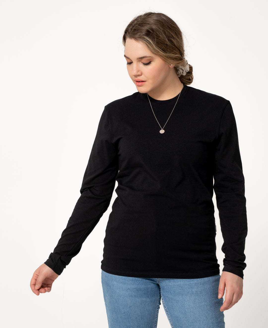 Chandail noir en coton bio fait au Québec