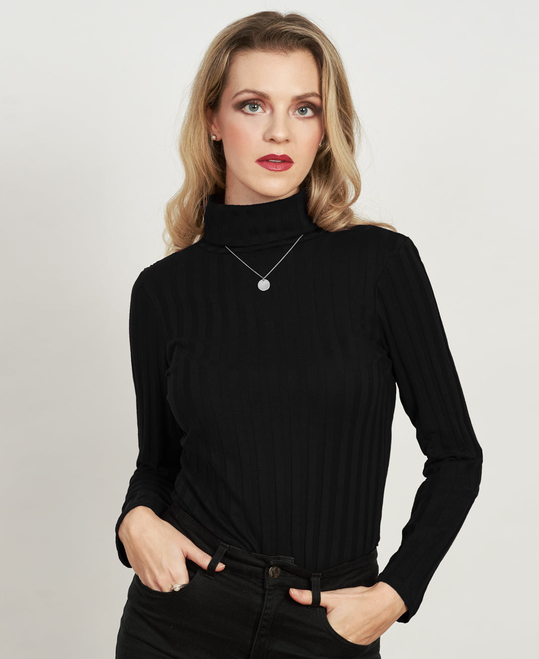 Col roulé noir en coton biologique fait au Québec