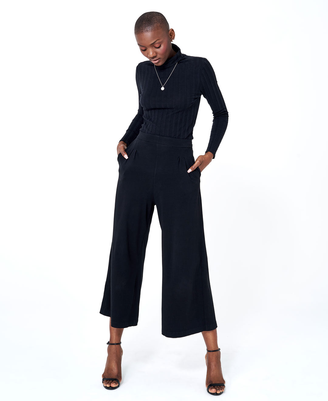 Pantalon noir évasé en coton biologique fait au Québec