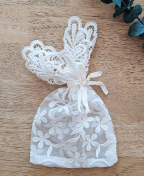 Petite pochette de dentelle blanche fait au Québec