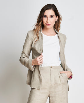 Veston en lin beige fait au Québec dans des conditions éthiques